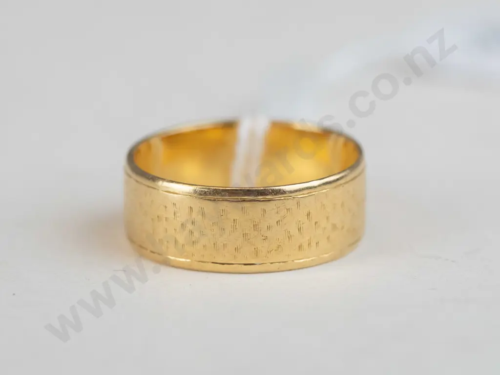 Gold coloured ring - engraving inside the ring says '208' '18CT' ' ES' 1 Image 1++