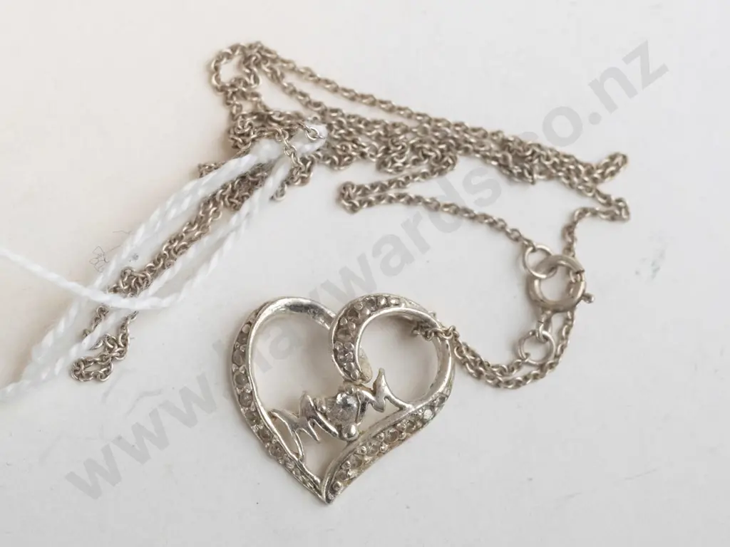 Silver heart shaped pendent with CZ stones saying mum Image 1++