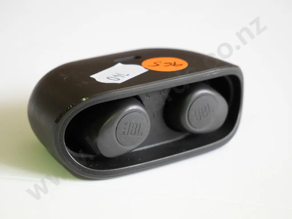 Pair of JBL ear buds in black container Image 1++