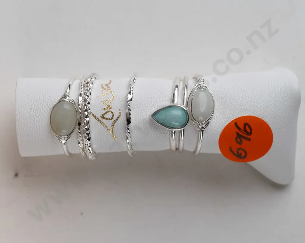 White fabric ""Lovisa"" containing 5 rings  Image 1++