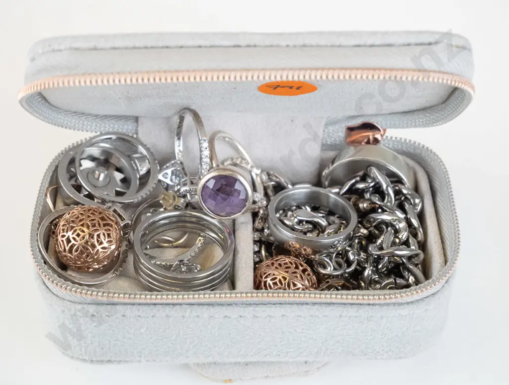 Miscellaneous jewellery  Image 1++