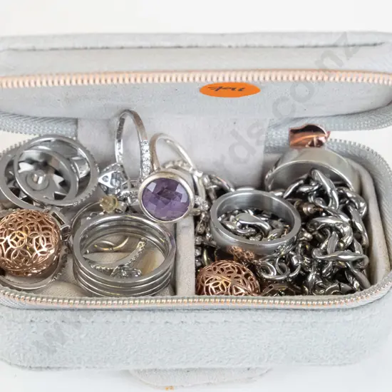 Miscellaneous jewellery 