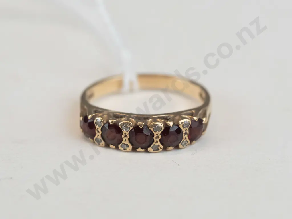 Garnet and diamond ring, 9ct gold Image 1++
