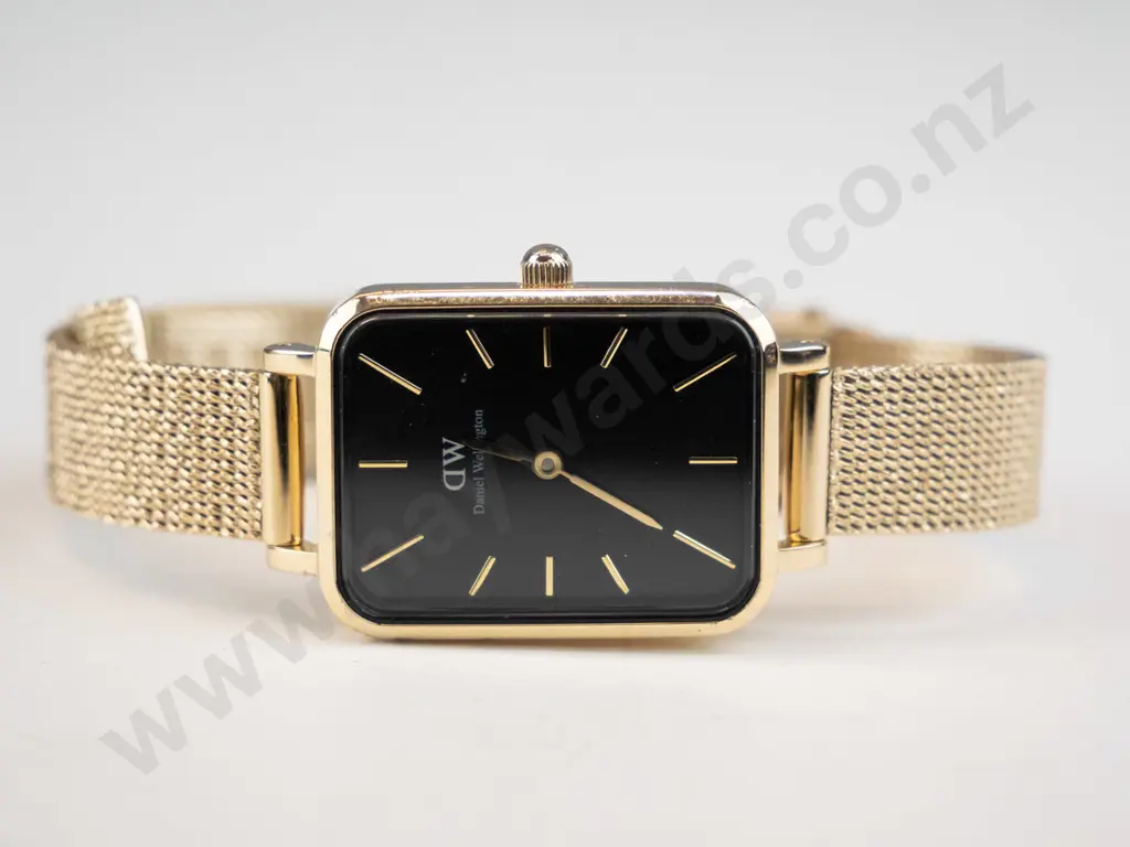 Ladies golden MD wrist watch Image 1++