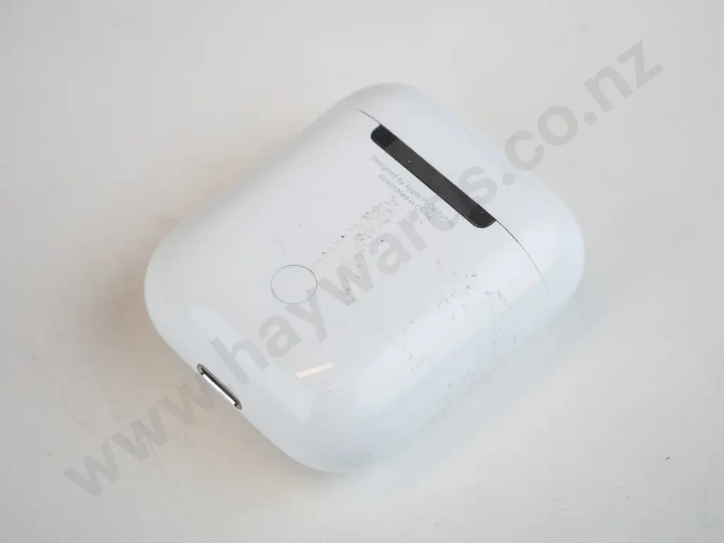 1x white ear buds  Image 1++
