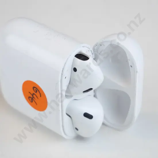 1x white ear buds 