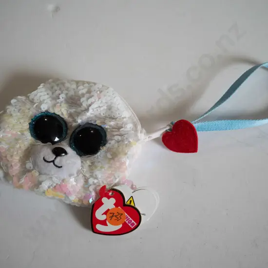 White cat purse 