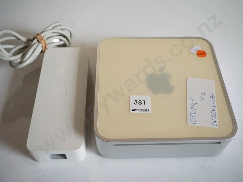 Mini Mac and cord  Image 1++