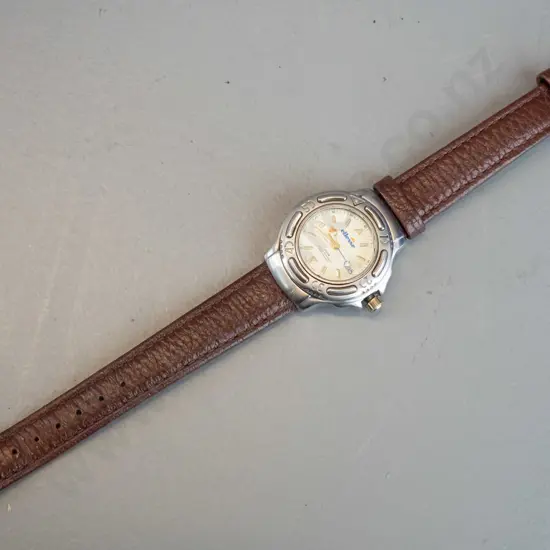 Ellese analogue watch, leather strap