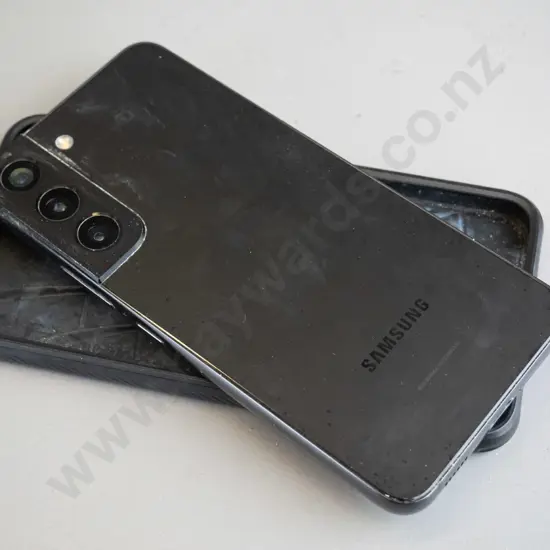 Black Samsung phone with black phone case.