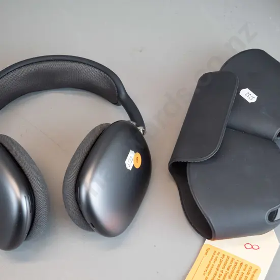 Grey Apple airpods max in case