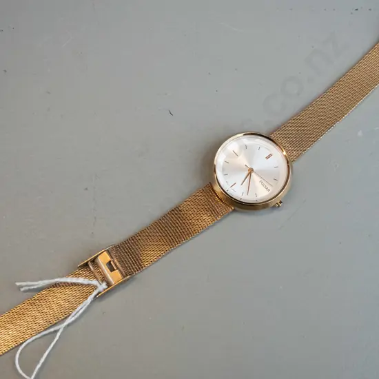 gold coloured Pulsar analogue watch