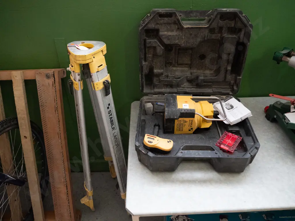 Stablia, laser level in box, with tripod. Image 1++