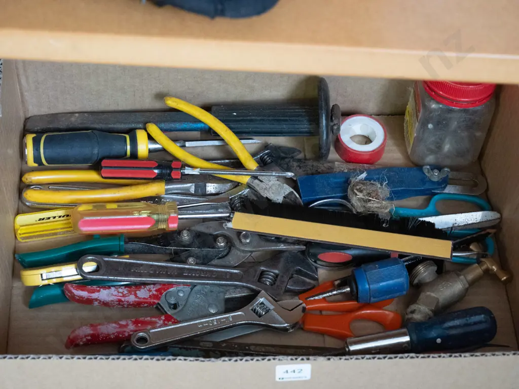 box; various tools Image 1++