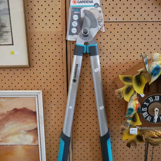 as new Gardena loppers