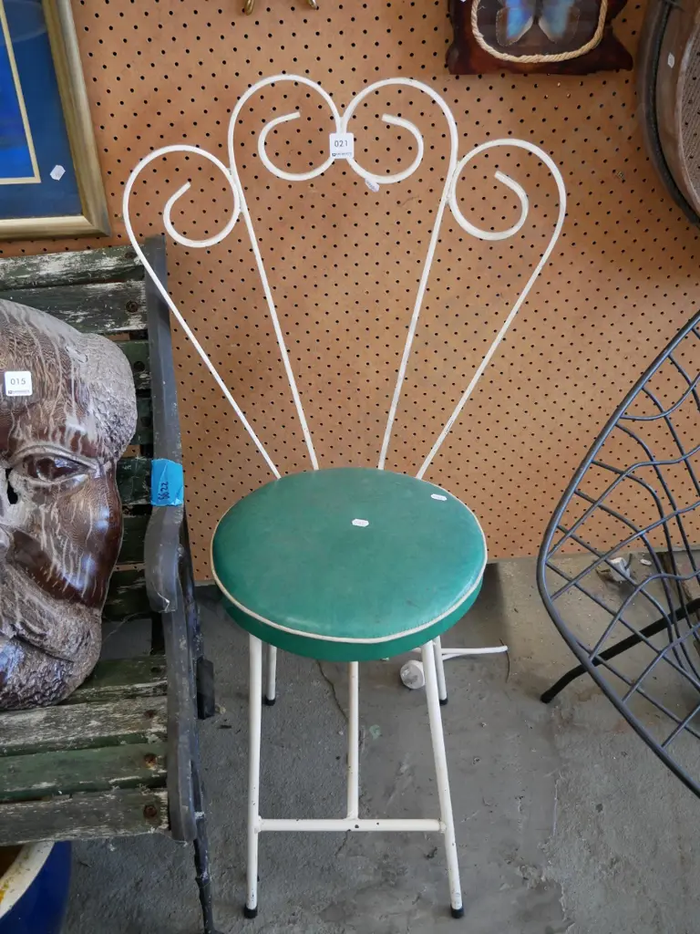 retro wrought metal and vinyl upholstered seat Image 1++