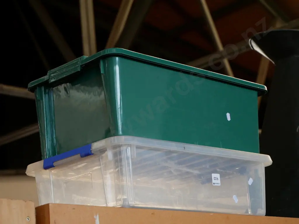 2 lidded plastic storage containers Image 1++