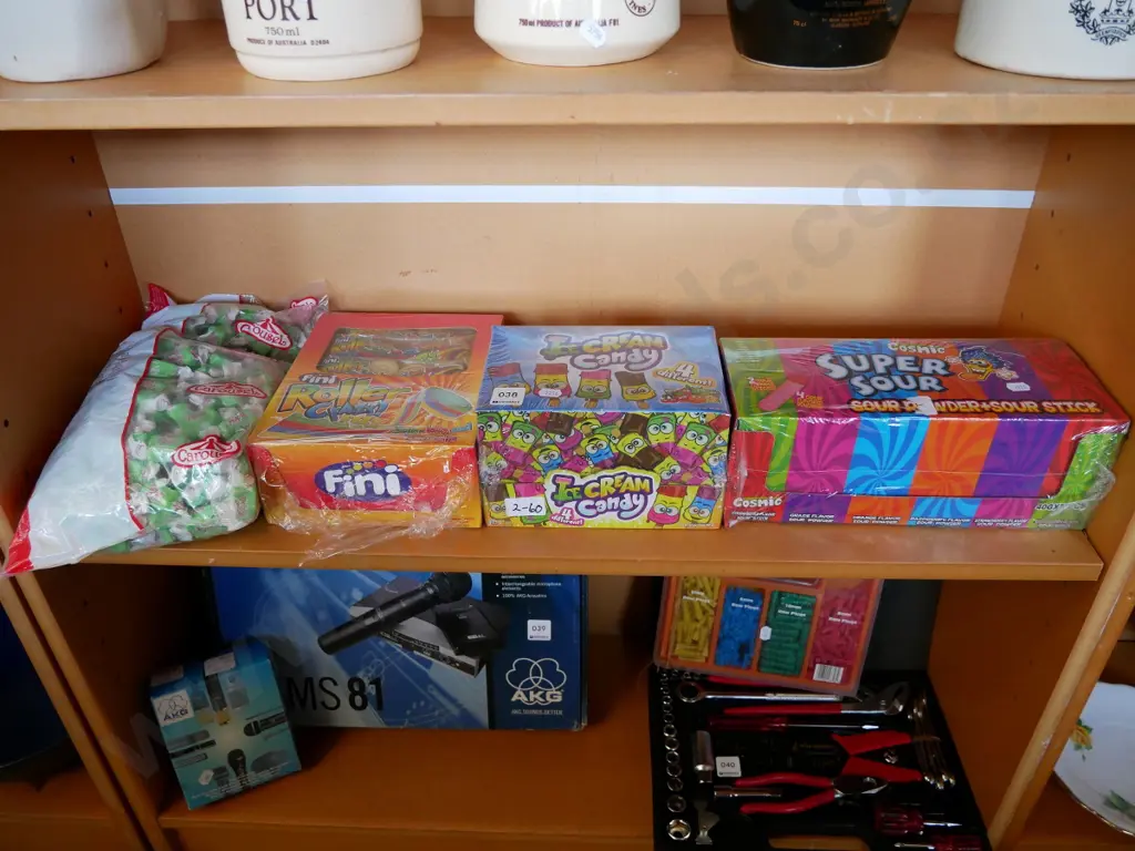 shelf; 4 x confectionery Image 1++