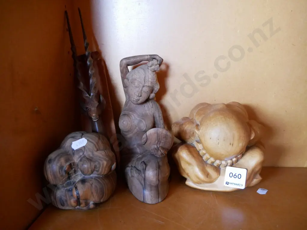 4 carved ethnic figurines Image 1++