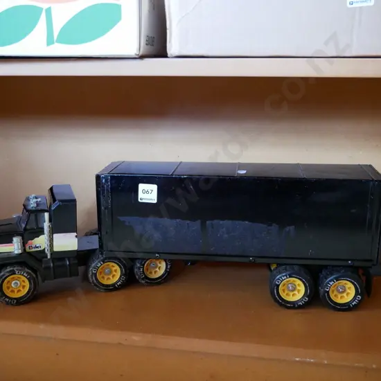 child's toy truck and trailer unit