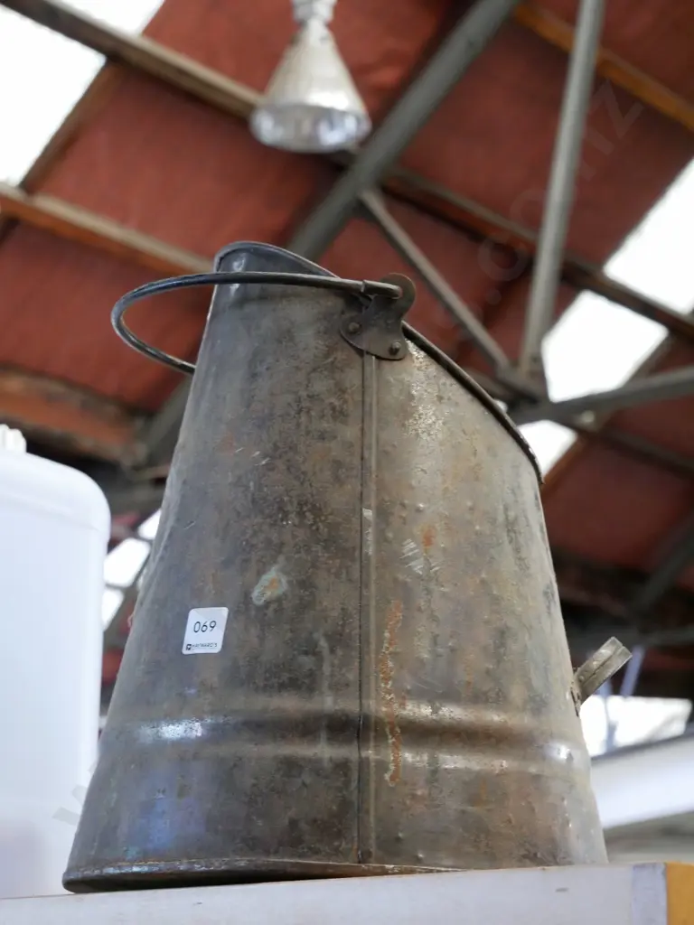 coal scuttle Image 1++