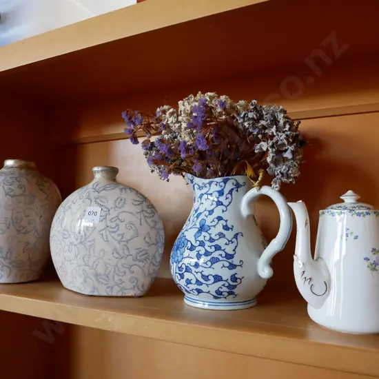 2 vases, teapot, jug and dried flowers