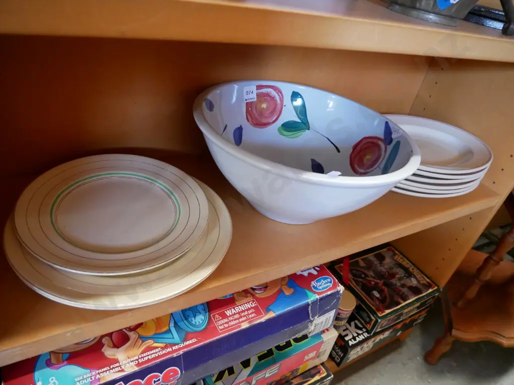 large Temuka pottery fruit bowl, steak plates and Johnson Bros plates Image 1++