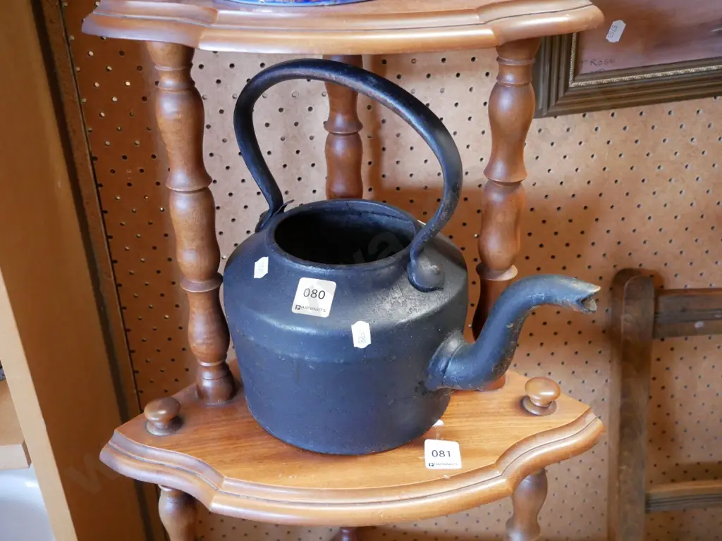 cast iron teapot - no lid Image 1++