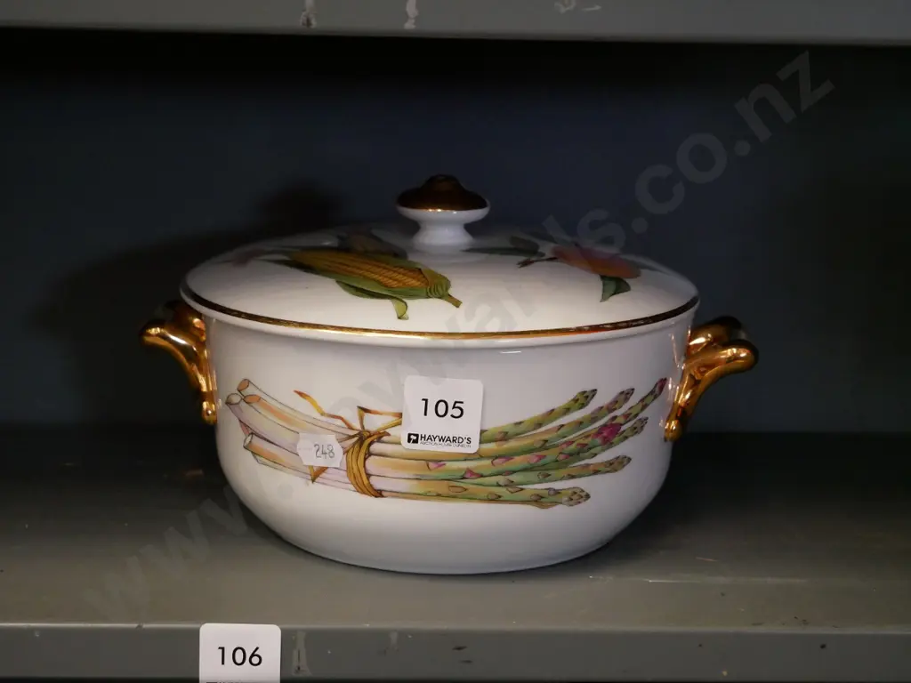 Royal Worcestor Evesham lidded casserole Image 1++