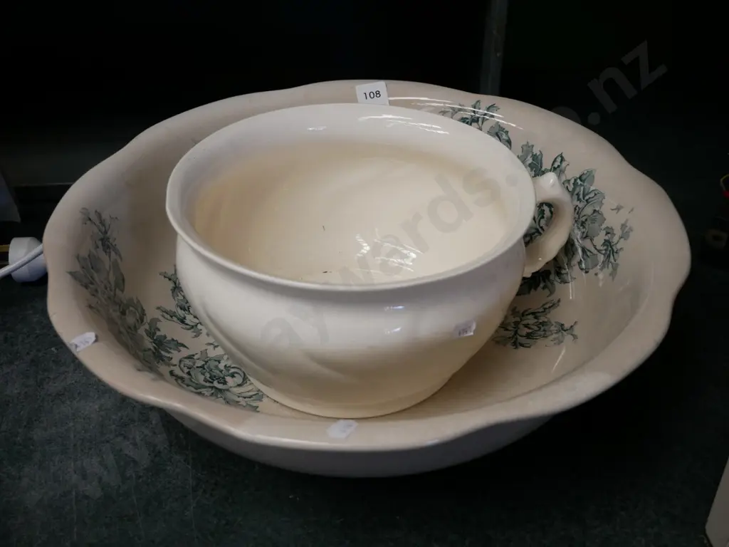 washbowl and chamber pot Image 1++