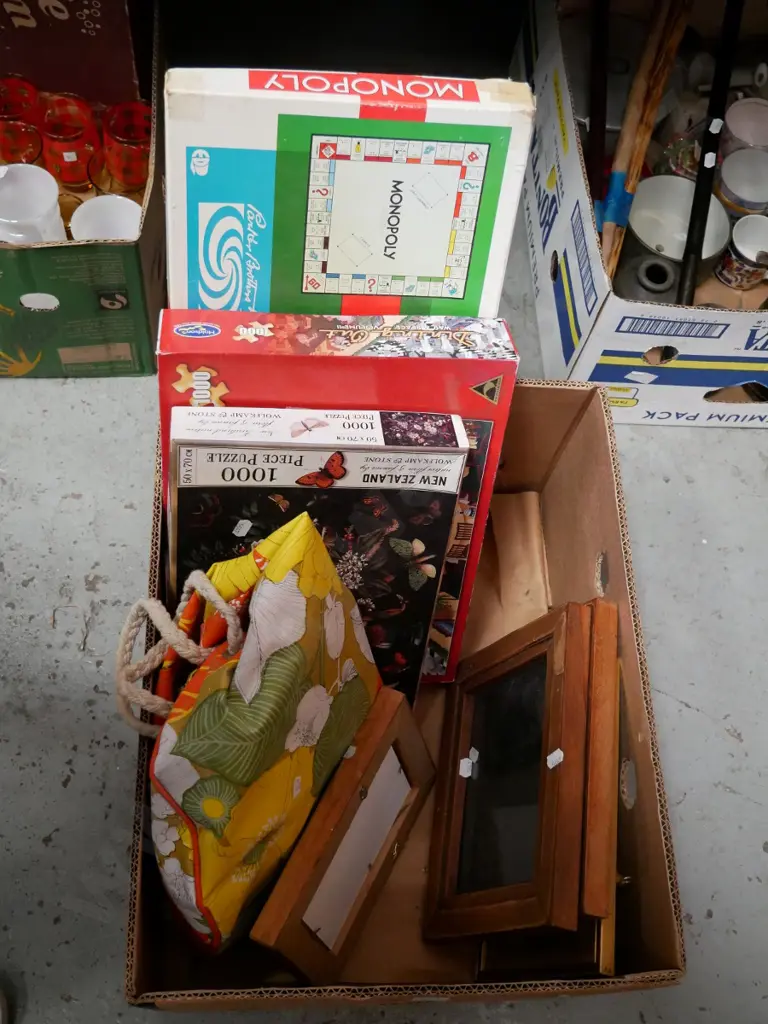 box; board games, retro bag, photo frames Image 1++