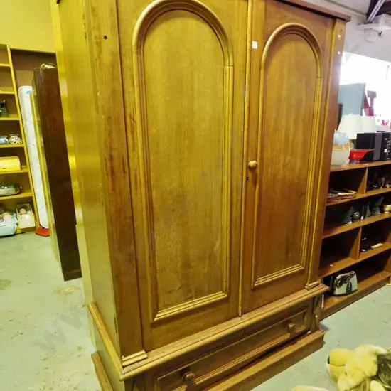 Victorian mahogany 2- part wardrobe with one large drawer and two solid doors
