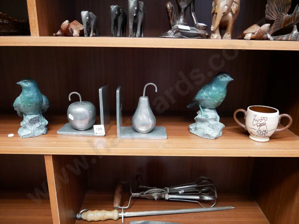 small double handled mug, bird figurines and fruit themed bookends Image 1++