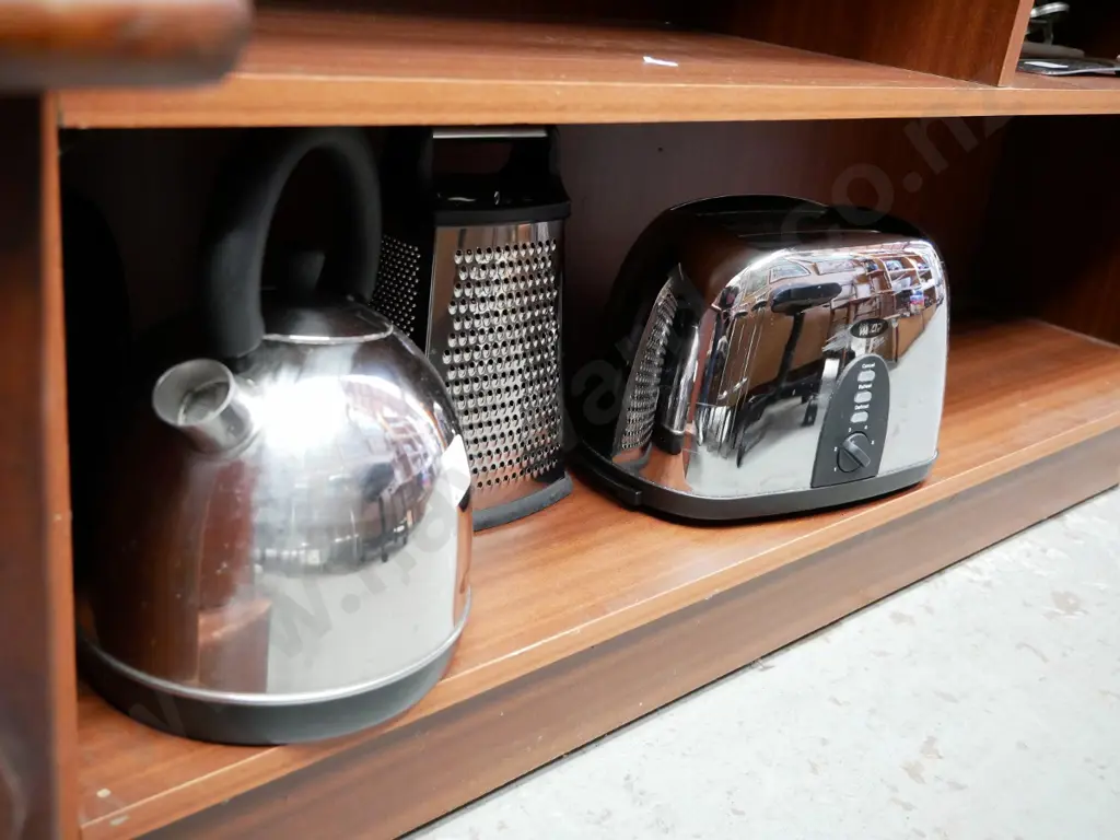 kettle, toaster and grater Image 1++