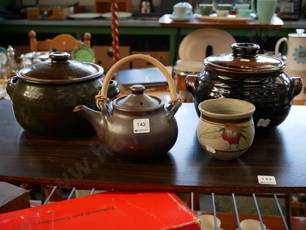 2 lidded casseroles, teapot and cup Image 1++