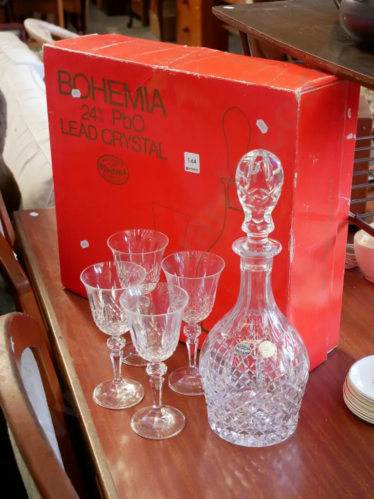 Bohemian crystal stoppered decanter with 4 glasses and original box Image 1++