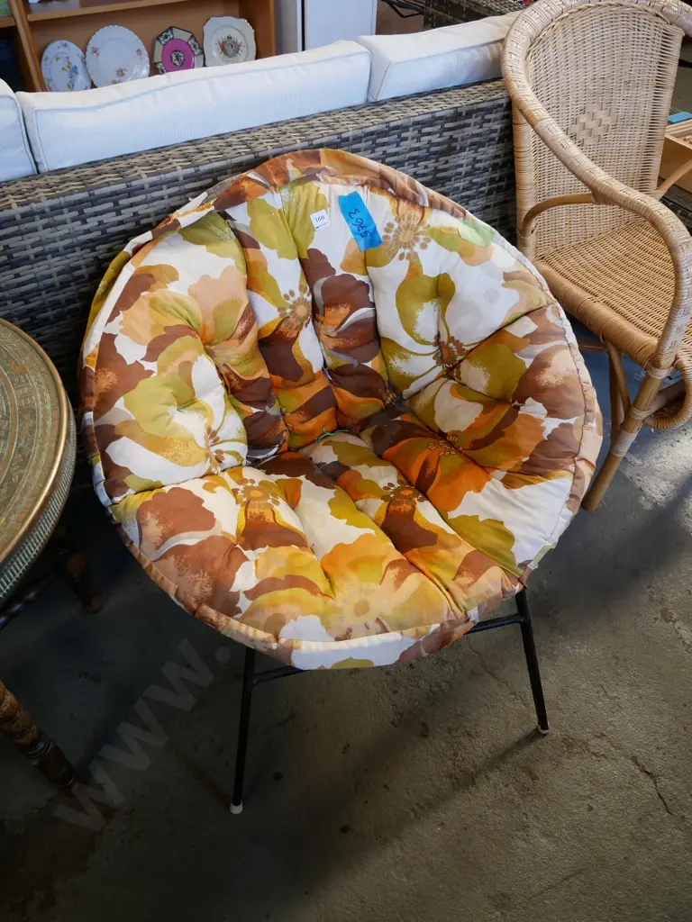 mid-century woven plastic and upholstered moon chair Image 1++