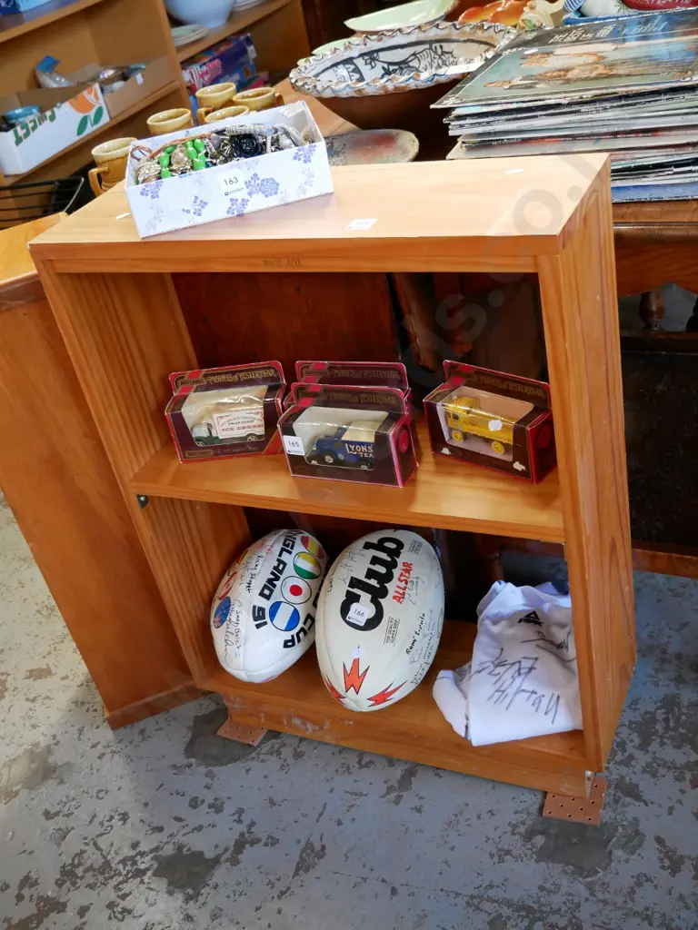 small bookcase H- 790, W- 600, D- 200 Image 1++