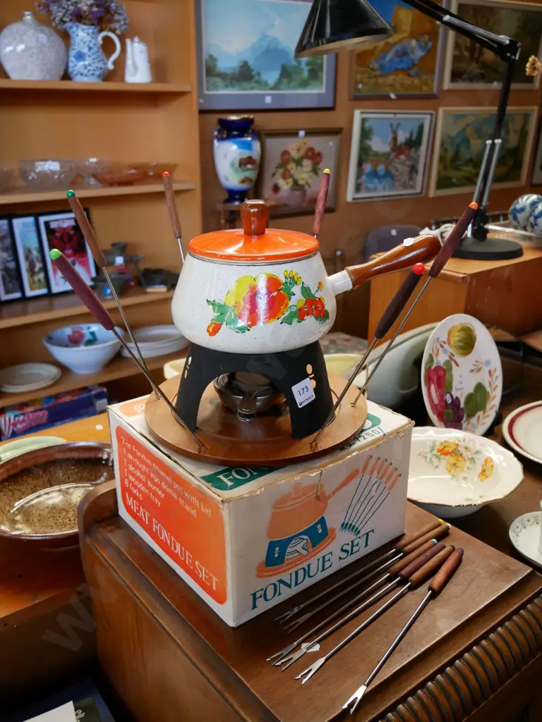 box unused fondue set Image 1++