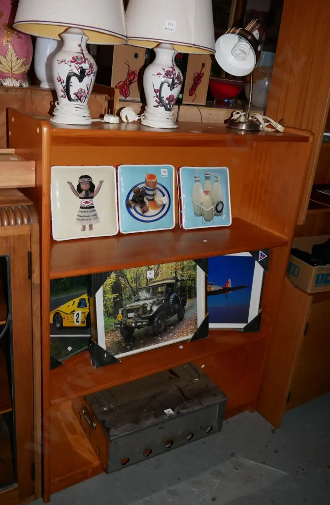 pine bookcase H- 1110, W- 890, D- 280 Image 1++