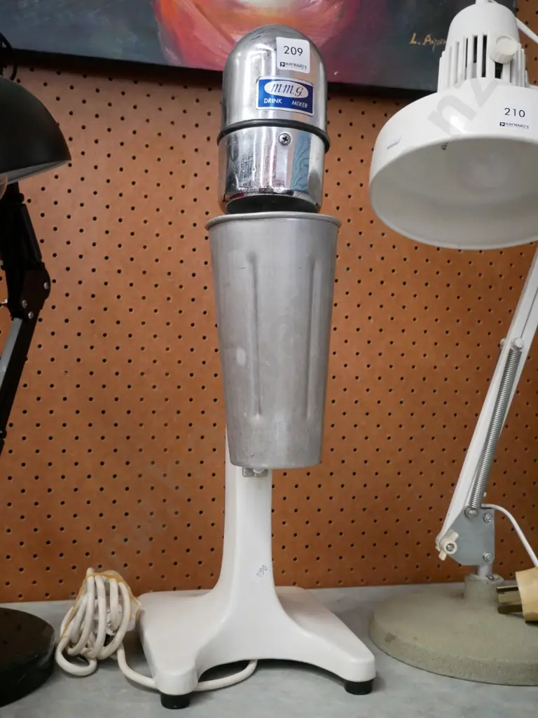 retro milkshake mixer Image 1++