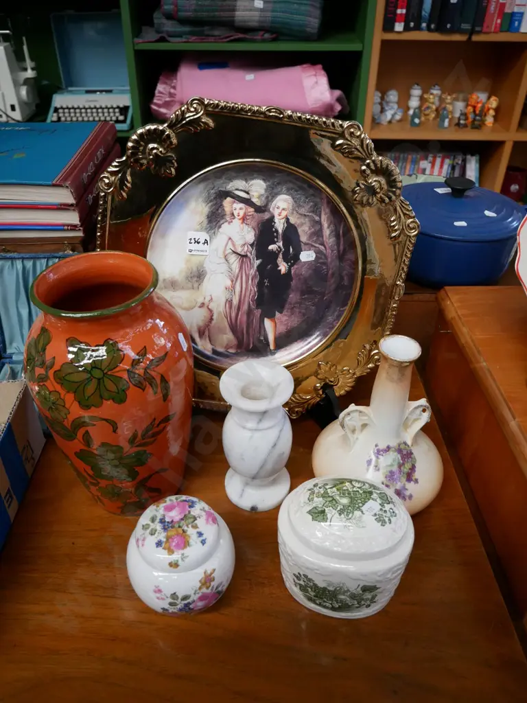 gold rim decorative romancing plate, alabaster vase, ginger jars etc Image 1++