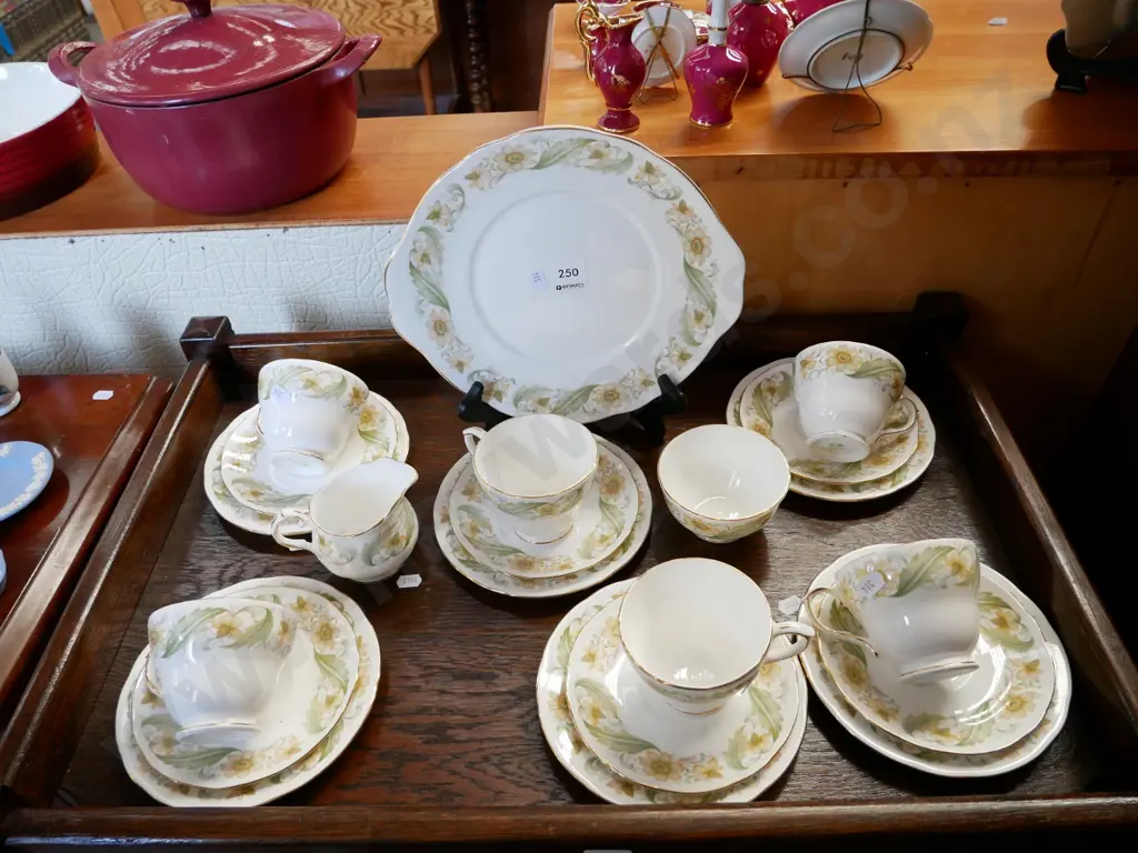 Duchess Greensleeves tea set Image 1++