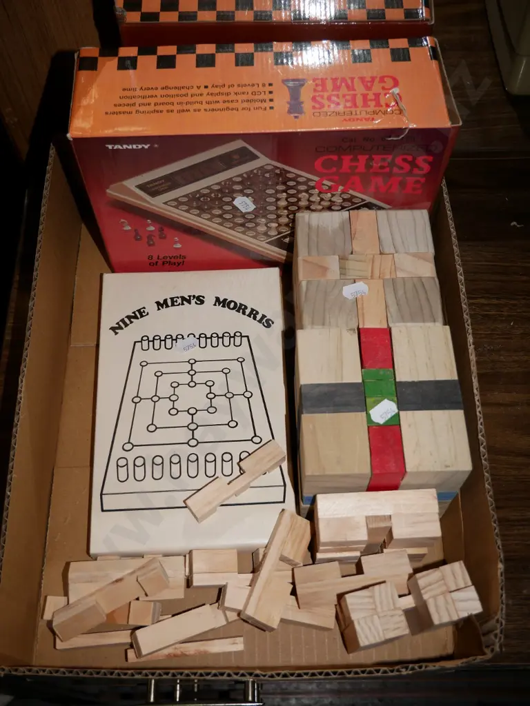 box; wooden puzzles, Nine mens morris, computer chess game Image 1++