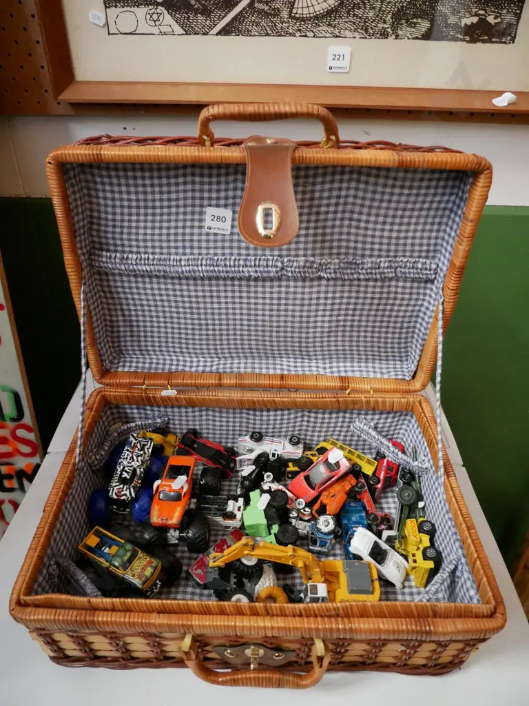 picnic hamper with toy vehicles Image 1++