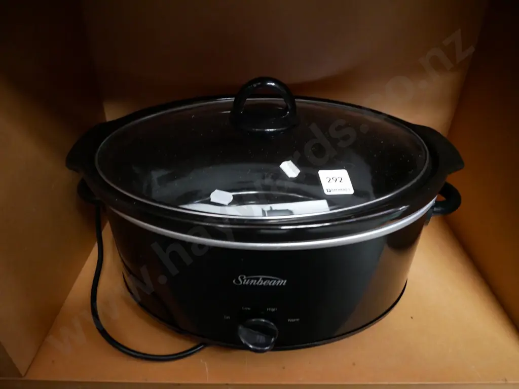 Sunbeam slow cooker in good condtion Image 1++
