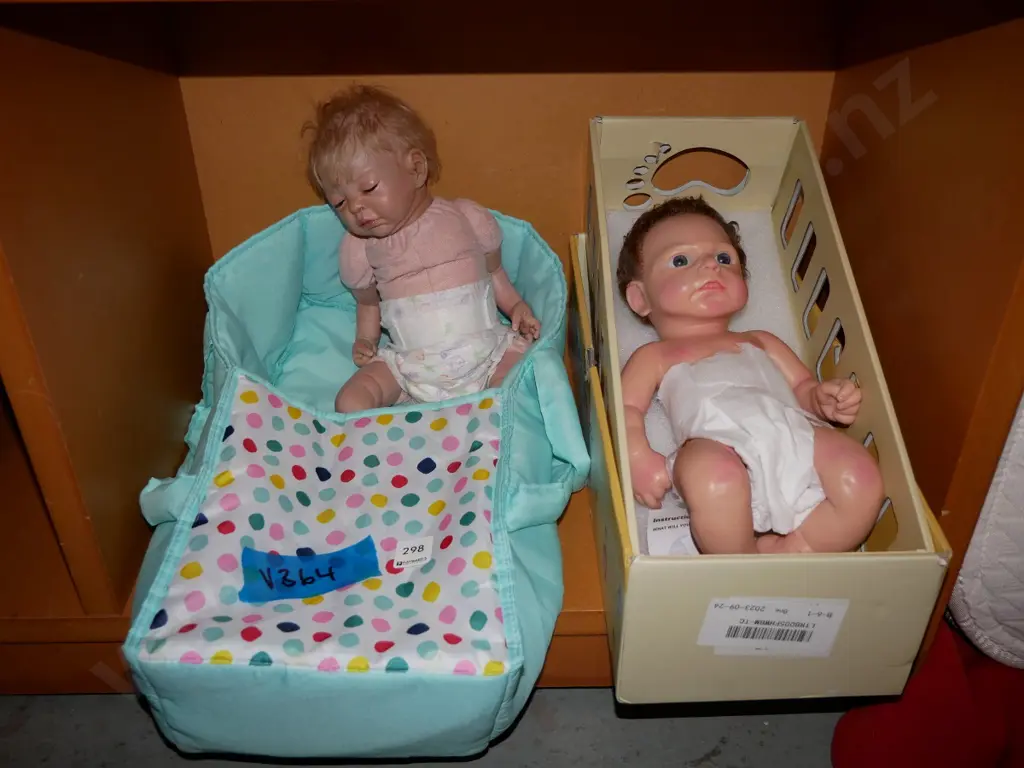 2 infant dolls Image 1++