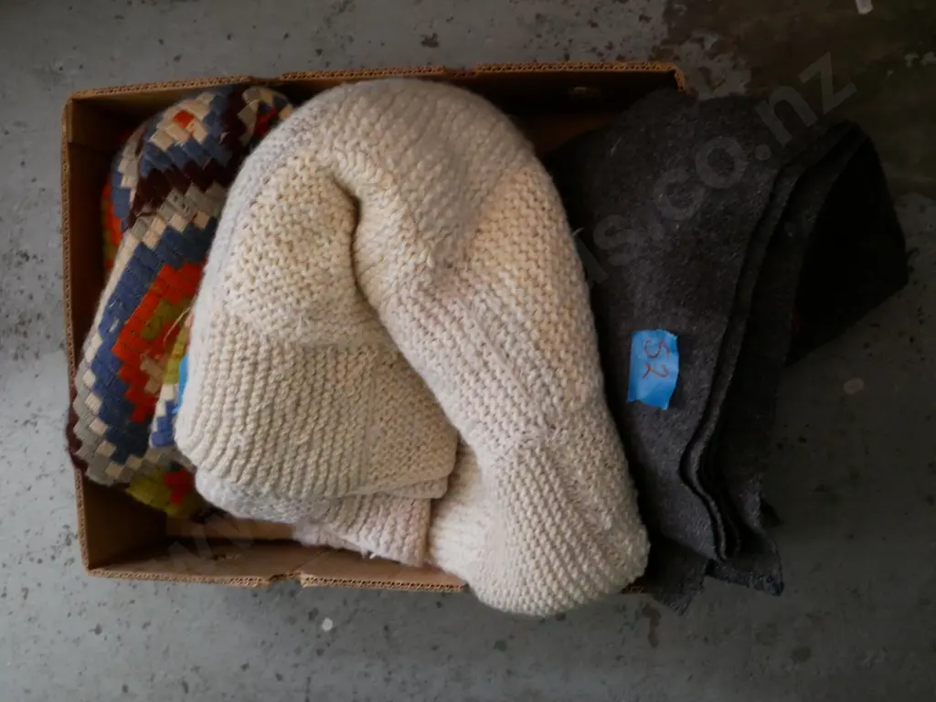 woollen blanket, knitted  blanket and woven blanket Image 1++