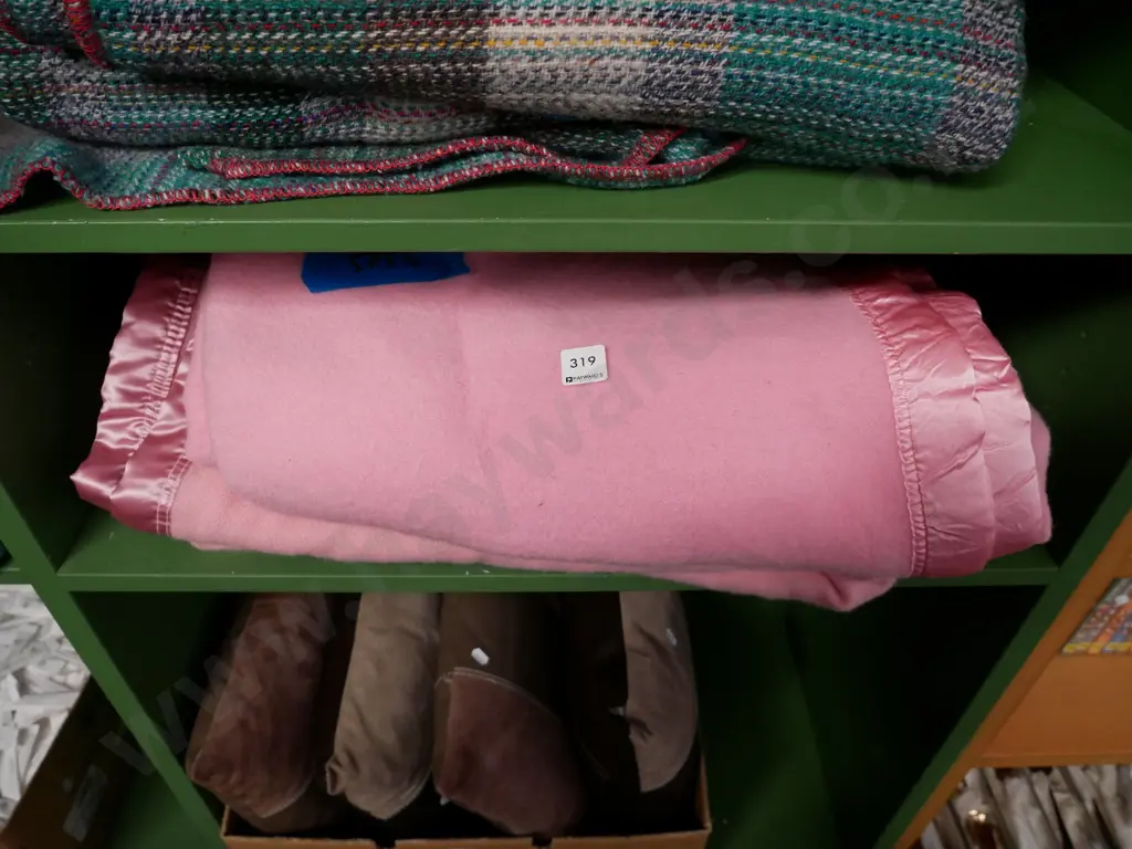 2 pink woollen blankets Image 1++