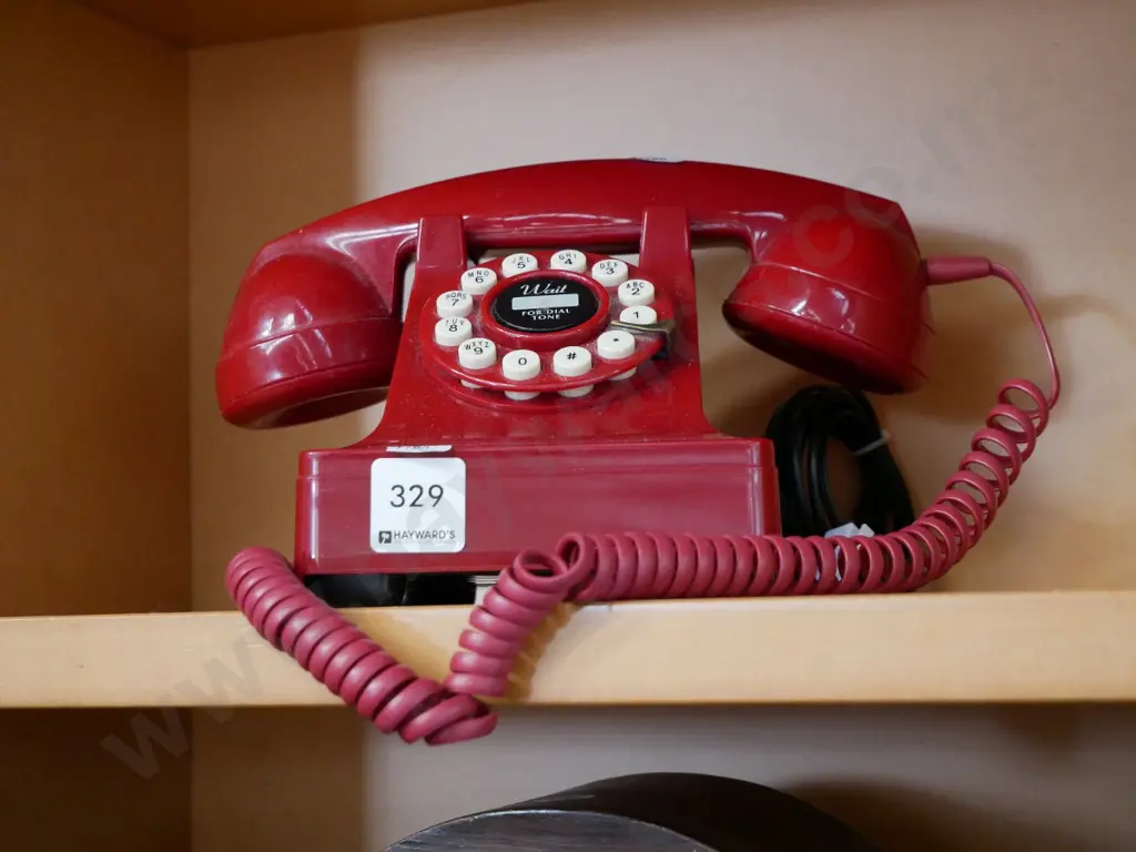 reproduction push button telephone Image 1++